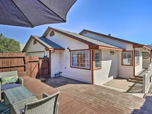 Bright Bay Point Home w/ Deck & Gas Grill!