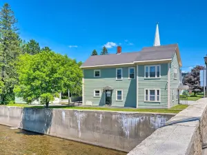 Riverside Colebrook Apt - Walk to Main Street
