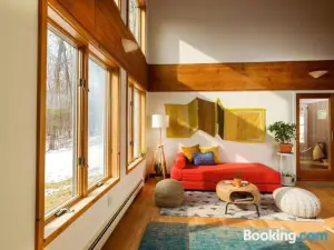 Catskills Escape - Serenity on 105 Acres, 2 Hours from NYC