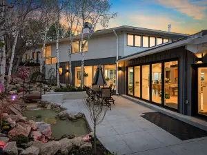 Top Olympus Luxury Estate Spa+Pool+Pickleball+More by RedAwning