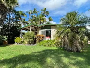 Moonshadow-Burrum Heads- Beachfront- 3BR- Water Views
