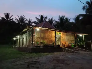 Roemah K Villa at Ngiroboyo