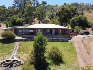 Sustainable retreat on 20 acres of lake hillside