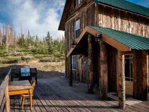 Monroe Peak Retreat ~ Comfortable Mountain Cabin with a view of Monroe Peak