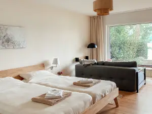 Findling apartment right on the lake with its own beach, great lake view and terrace