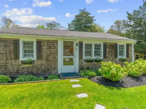 Tranquil Haven - Kayaks, Fire Pit, Spacious Yard