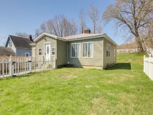 Walk to Private Beach & Boat Launch: Mayfield Home