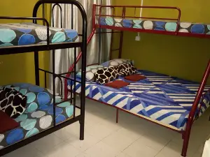 Kemaman Lodge & Cafe - Hostel