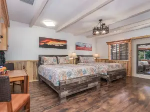 MT VIEWS: Guesthouse w/2 HORSE STALLS + Turnout, Sleeps 4, Tack Room, Trails, Riding Ring