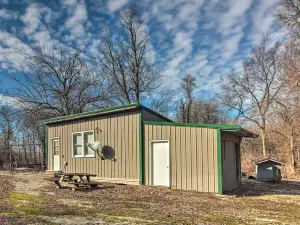 Pet-Friendly Vacation Rental in Braymer!
