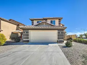 'Bella Casa' Coolidge Home w/ Pool & Hot Tub!