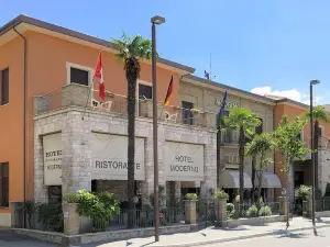 Hotel Moderno