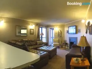 Winterplace Ski in Ski Out Condo First Floor D103