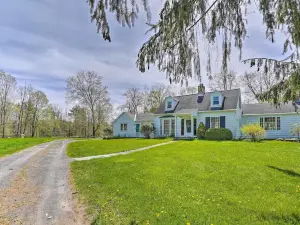 Quaint Woodstock Escape - 2 Mi to Tinker St!