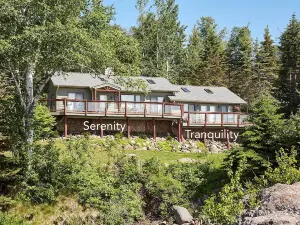 Cozy Schroeder Studio w/ Deck on Lake Superior