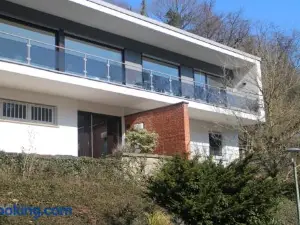 Großzügiges Zimmer Mit Terrasse am Rheinsteig