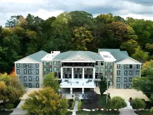 Niagara Crossing Hotel and Spa