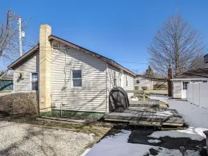 Beautiful 2 bed cottage by Coldwater Lake!