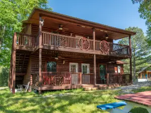Diamond River Run Cabin by StayLage
