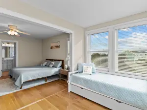 3rd Row w/ Private Pool, 2 Primary Suites & Views