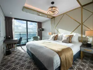 Seven Hotel
