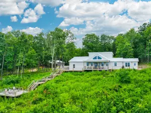 Sunken Deck and Spacious Movie Theater Experience - Gorgeous Escape