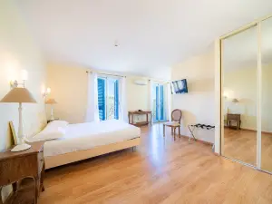 オテル カステル