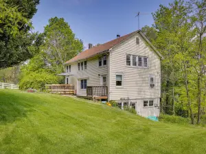 Quaint Goshen Apartment w/ Patio!