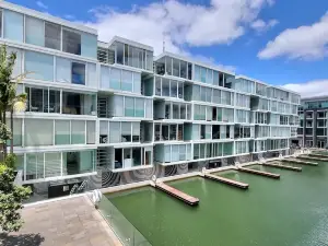 Marina View Apartment in Viaduct - Pool