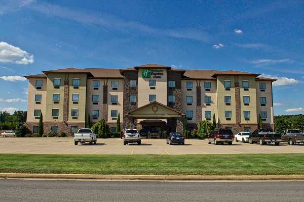 Holiday Inn Express and Suites Heber Springs, an IHG Hotel Promo Code