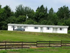 MacNeil's Motel
