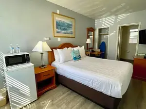 The Palomar Inn