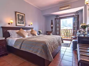 Hotel Doupiani House