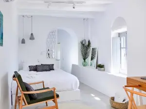 Living Theros Luxury Suites