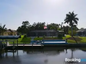 Pet Friendly Canal Front 3-Bedroom Grand Villa with Pool, Linai and Dock