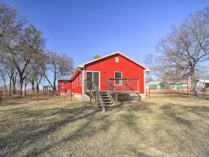 Claremore Country Home w/ Large Yard & Grill!