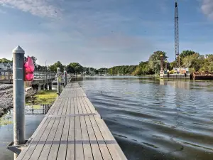 Lakeside Kent Home w/ Pier + Boat Ramp Access