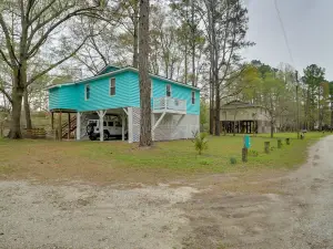 Peaceful Treetop Hideaway w/ Riverfront Views