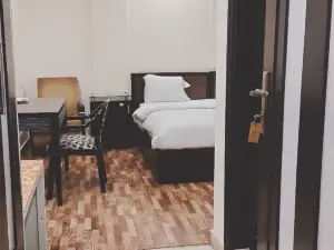 OYO 92019 Hotel Deluxe Room Stay