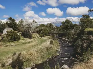 The River Retreat - Off the Grid Escape