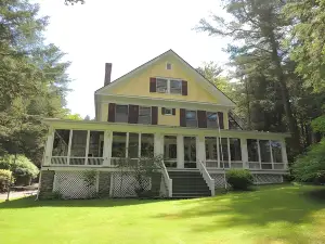 Brookview Manor Inn