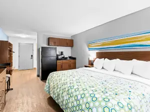 HomeTowne Studios by Red Roof & Conference Center Cortland