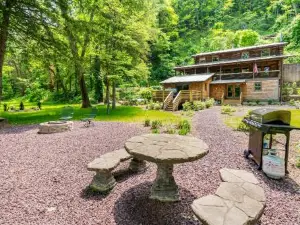 Riverside Log Cabin w Hot Tub Fire Pit Huge Deck