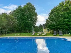 NEWLY Renovated near Asheville! HOT TUB and seasonal POOL!