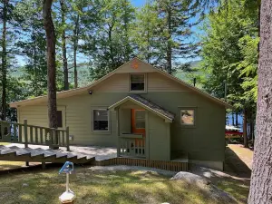 4 season lakefront house on Twitchell Pond - private dock- near skiing