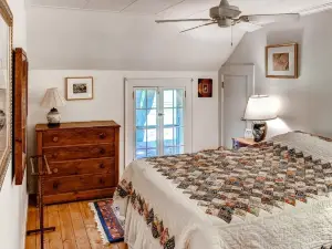 Country Home next to Blow-Me-Down Covered Bridge in the Old Cornish Art Colony!