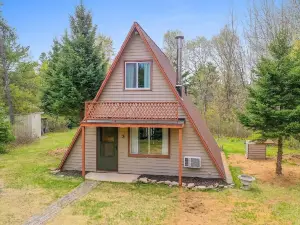 A-Frame, Mid-Century Mod Design In The Woods!🌲🏘️
