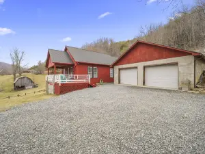 Ann's Mountain Retreat, Chalet 8 mins the West Jefferson