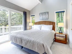 Roomy mountain retreat with decks, grill, & pool/tennis access - walk to skiing