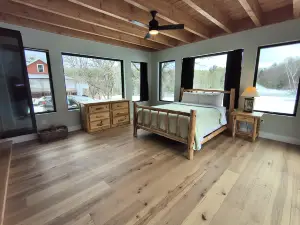 Pastoral, dog-friendly home surrounded by lush woodland with free WiFi & firepit